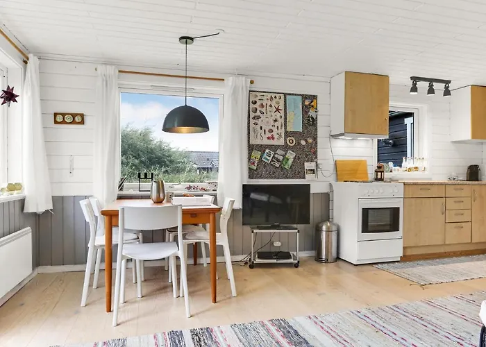 3 Bedroom Gorgeous In * Strandby